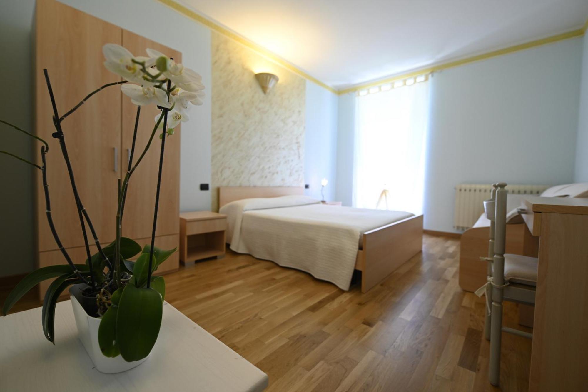 Residenza Villa Maria Roncola Exteriör bild