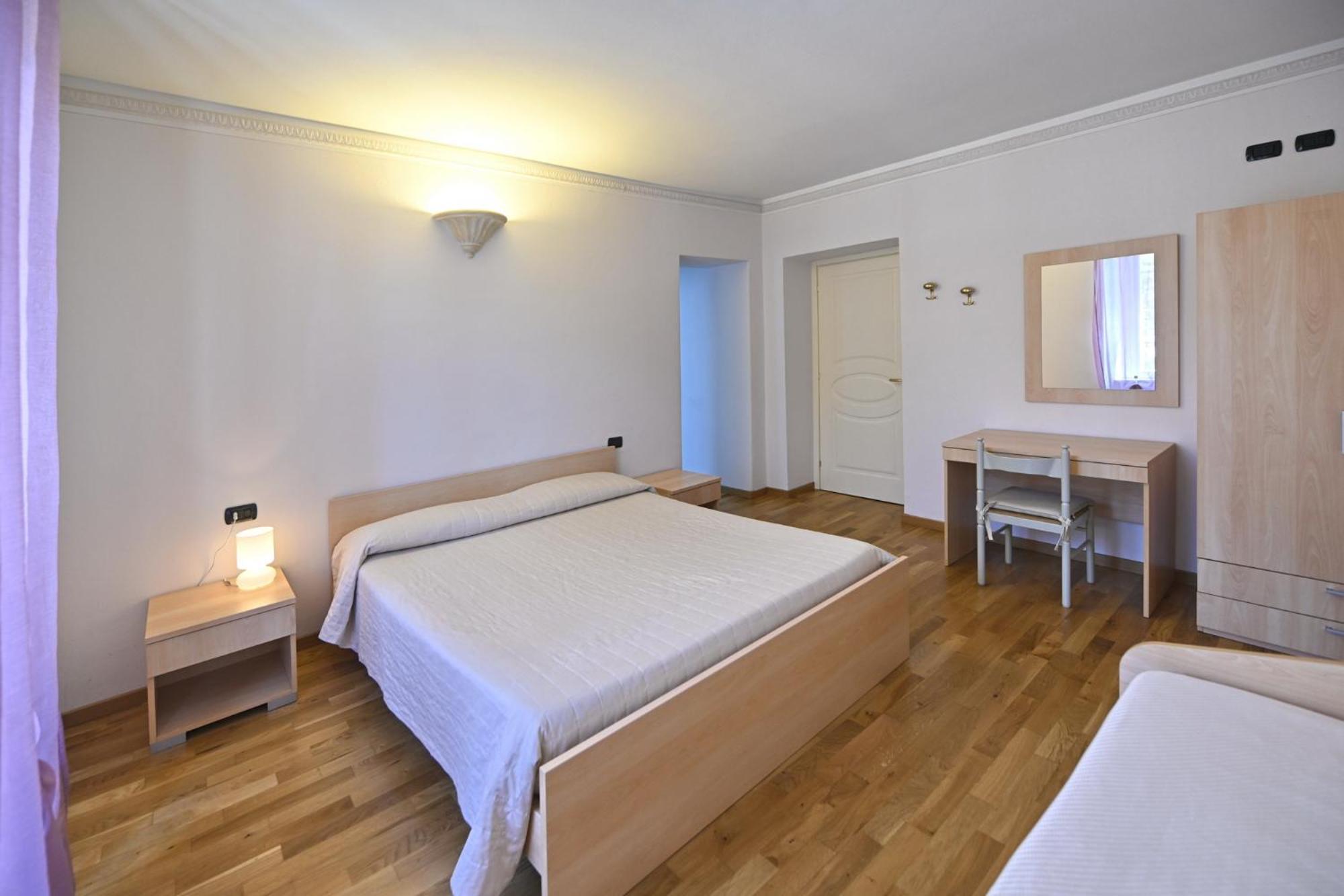 Residenza Villa Maria Roncola Exteriör bild