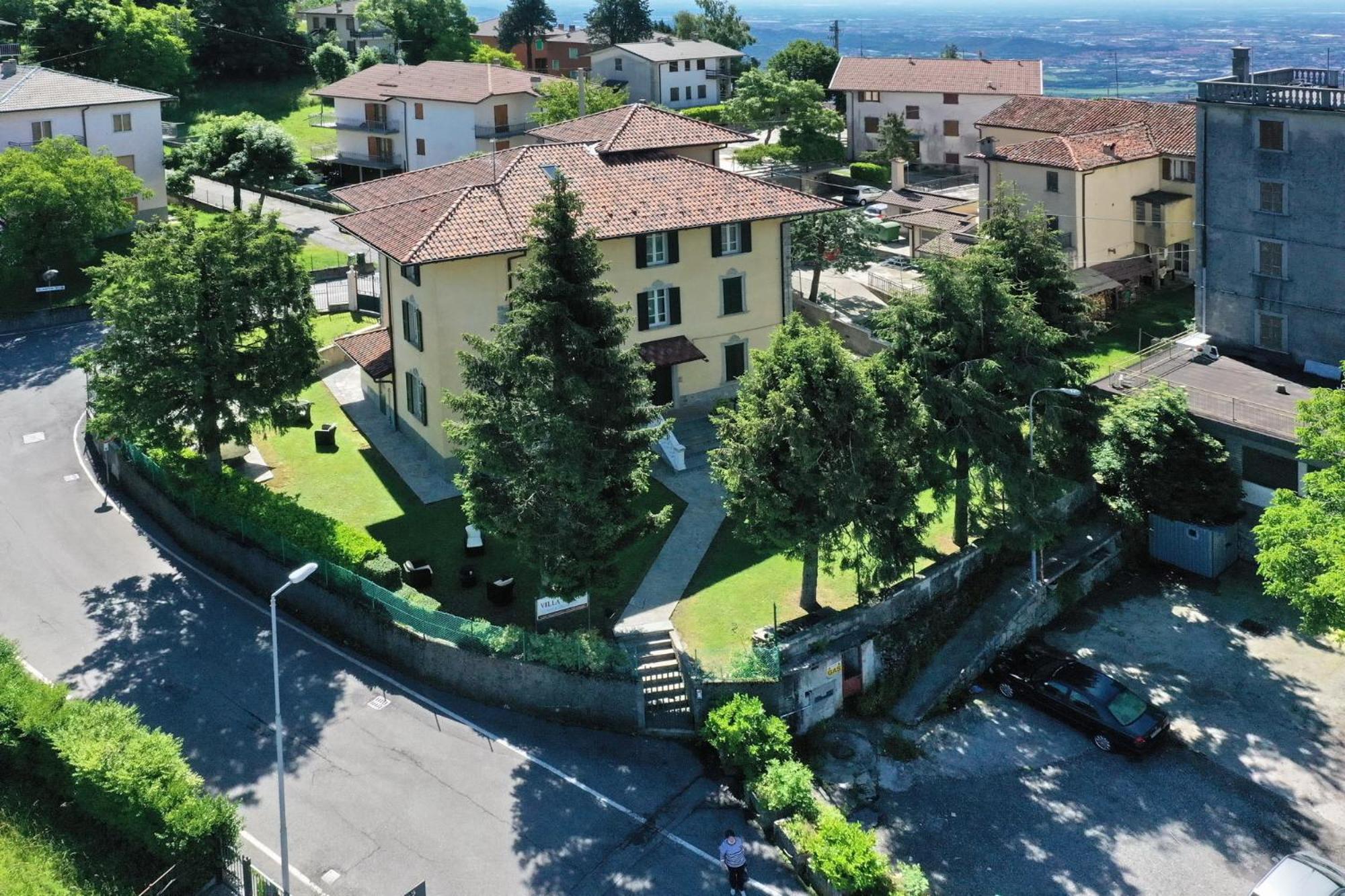 Residenza Villa Maria Roncola Exteriör bild